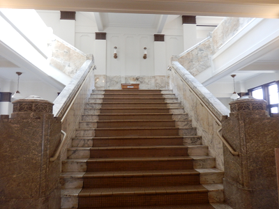 県庁階段.png